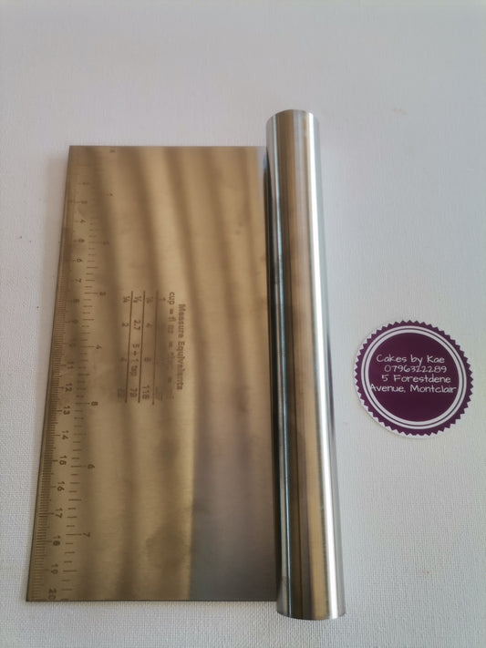 Metal scraper with a handle